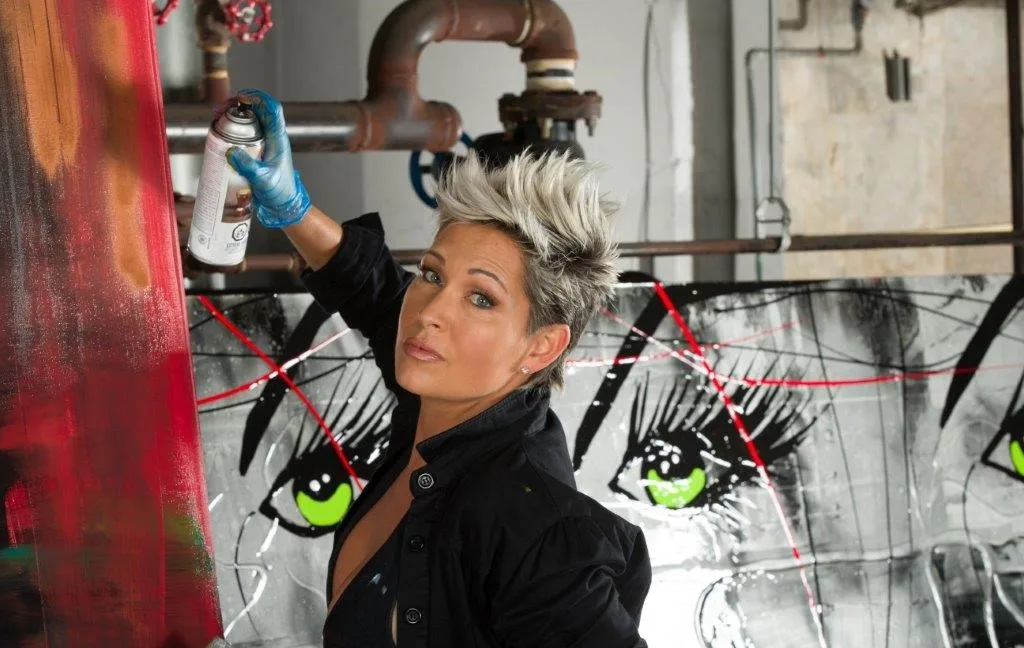 Lisabel en création dans son atelier